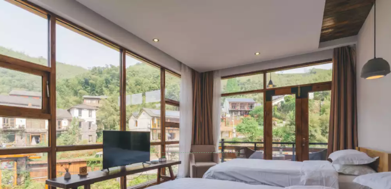 想知道鋁木復(fù)合門窗和鋁包木門窗哪款更適合你嗎？