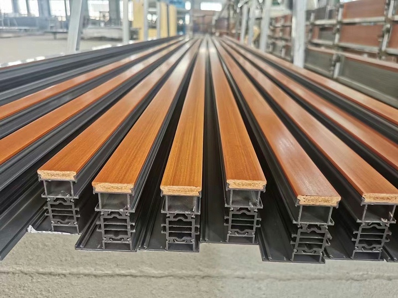 健康鋁木門窗流行的原因是什么？裝在室內(nèi)好看嗎？需注意什么問題？