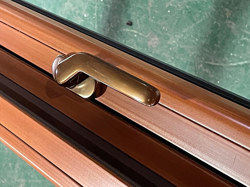 太驚艷！這些顏值與實力并存的樓上樓鋁木門窗，真讓人心動！