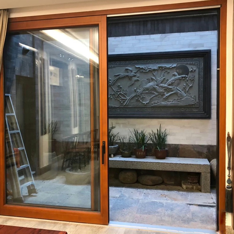 嚴嚴冬日里選擇保暖的鋁木復(fù)合門窗有多重要？