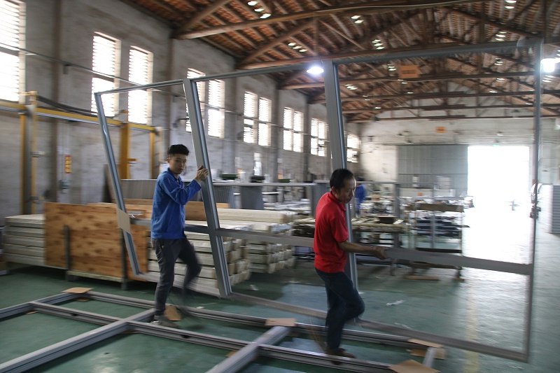 自從用了這種鋁合金門窗家里的電費大大減少了！